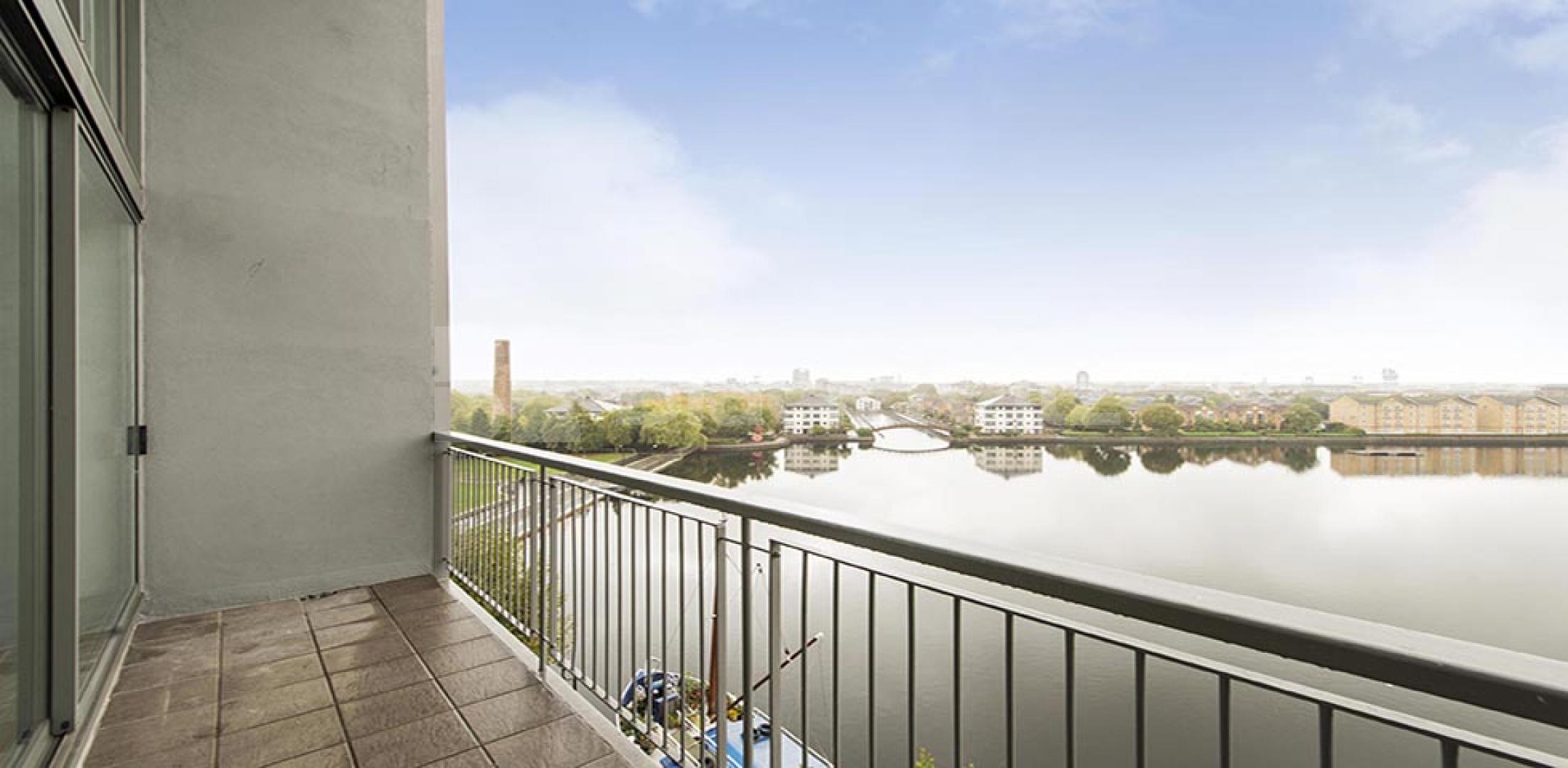 			NEW INSTRUCTION , 2 Bedroom, 1 bath, 1 reception Penthouse			 City Harbour, Selsdon Way, Canary Wharf
